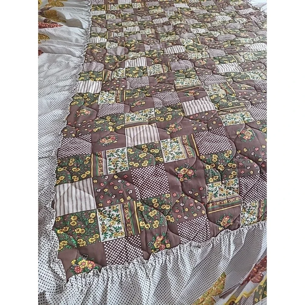 Vintage White Quilt Floral Ruffle Print Patchwork Boho Cottagecore Quilt Full
